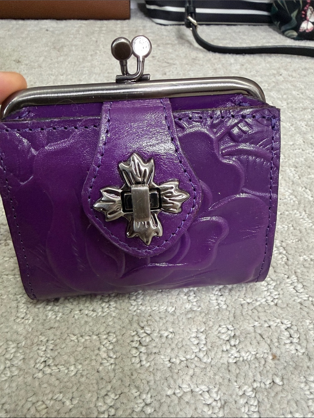 Patricia Nash Deep Purple Embossed Leather Coin Wallet with Metal Clasp - Picture 2 of 3